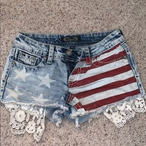 Worn once adorable girls American flag shorts.